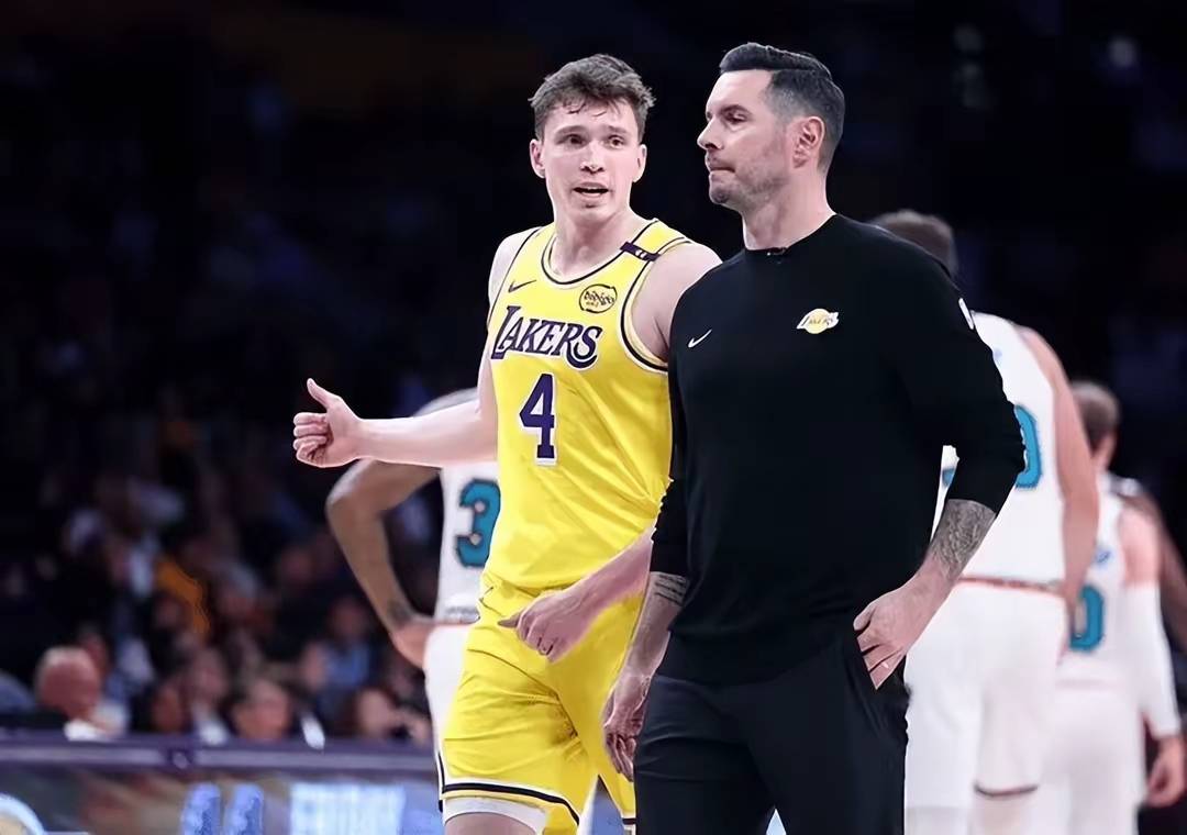 欧篮联集结日走向成谜；洛杉矶湖人强势反弹；媒体盛赞；赛程密集仍需轮换(新奥2025年澳网赛程表社交媒体账号)